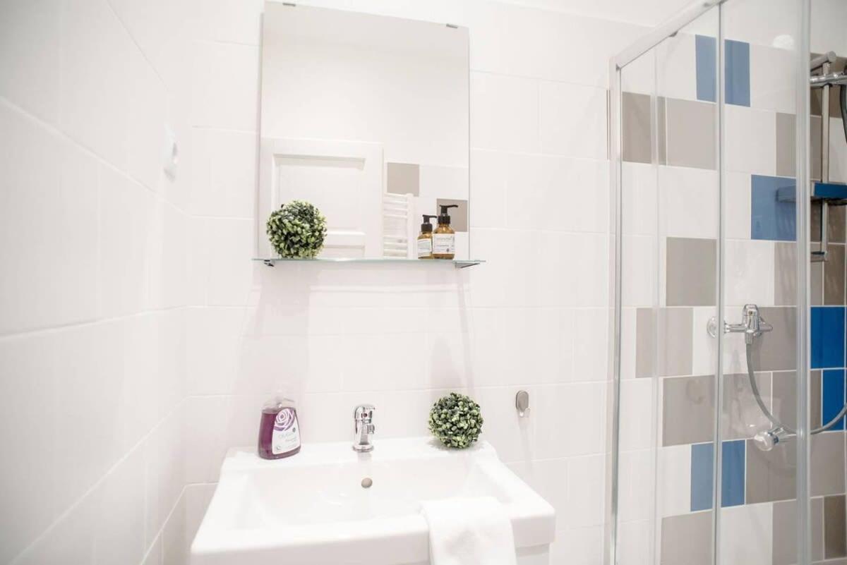Cute, New And Modern Apartment In The Center Будапеща Екстериор снимка